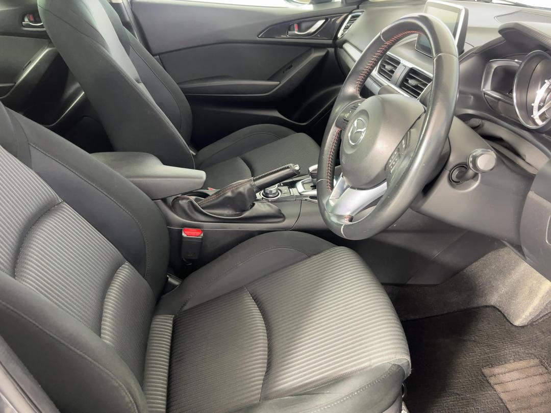 Photo '16' of Mazda Axela
