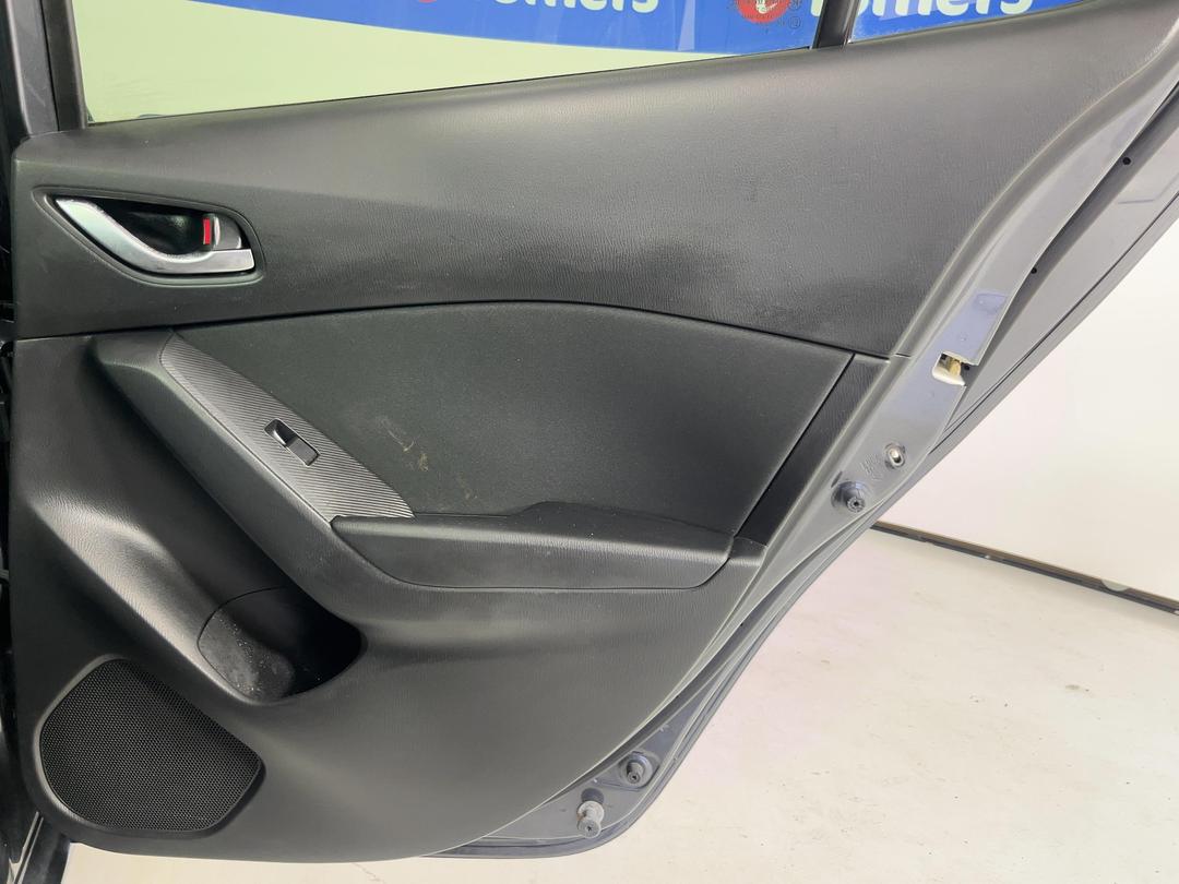 Photo '19' of Mazda Axela