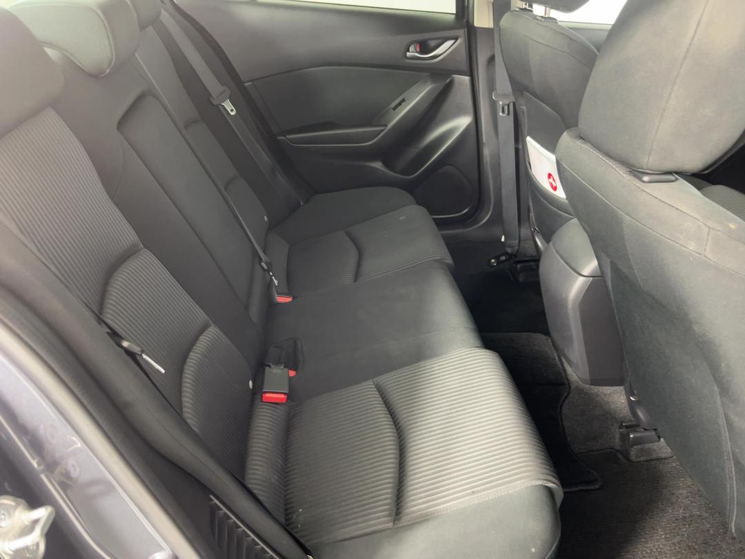 Photo '20' of Mazda Axela
