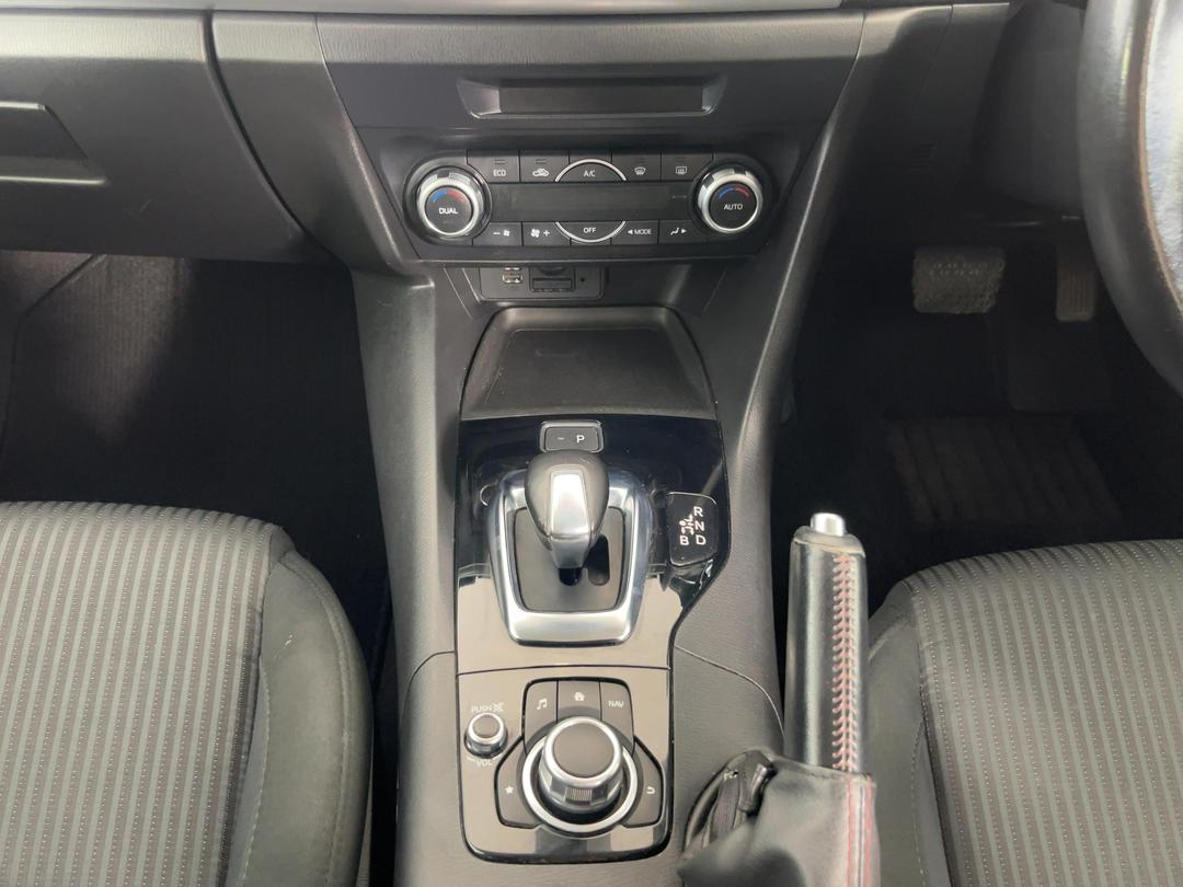 Photo '18' of Mazda Axela