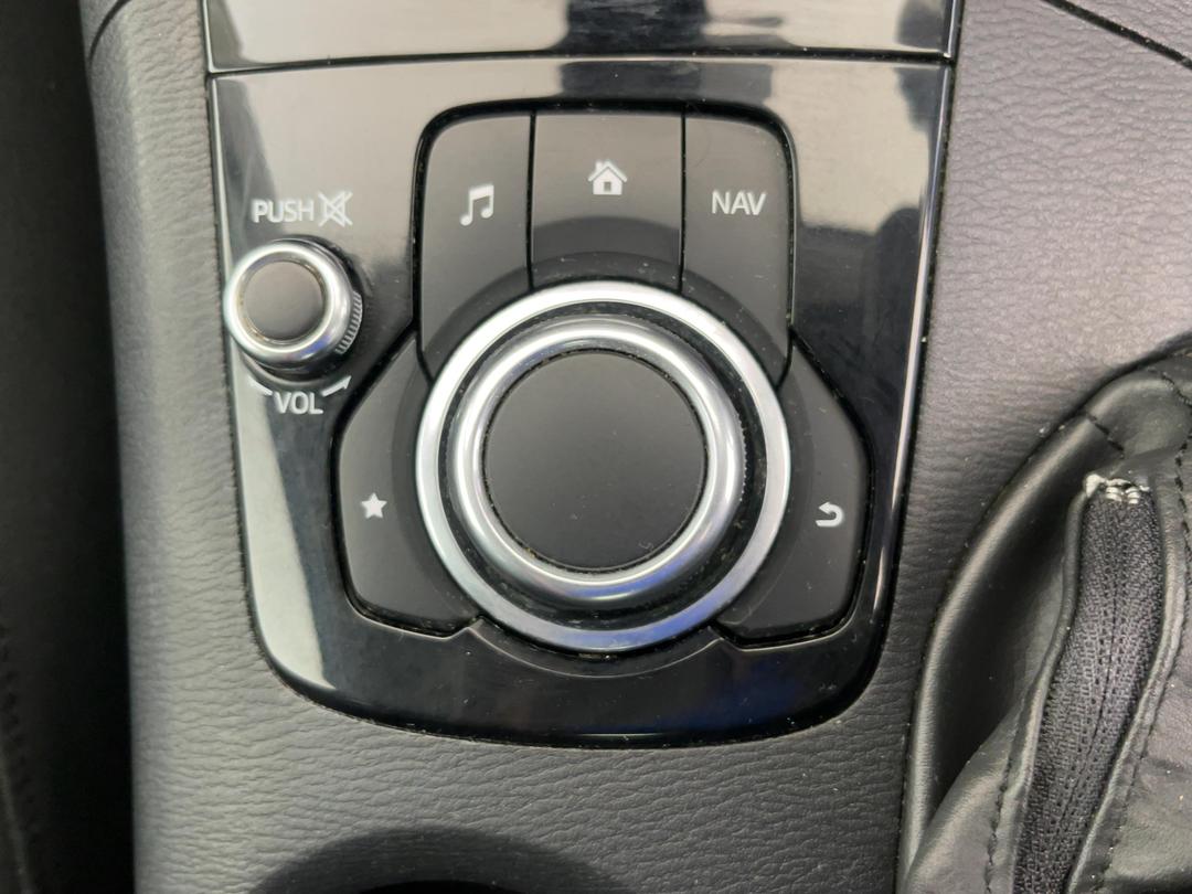 Photo '27' of Mazda Axela