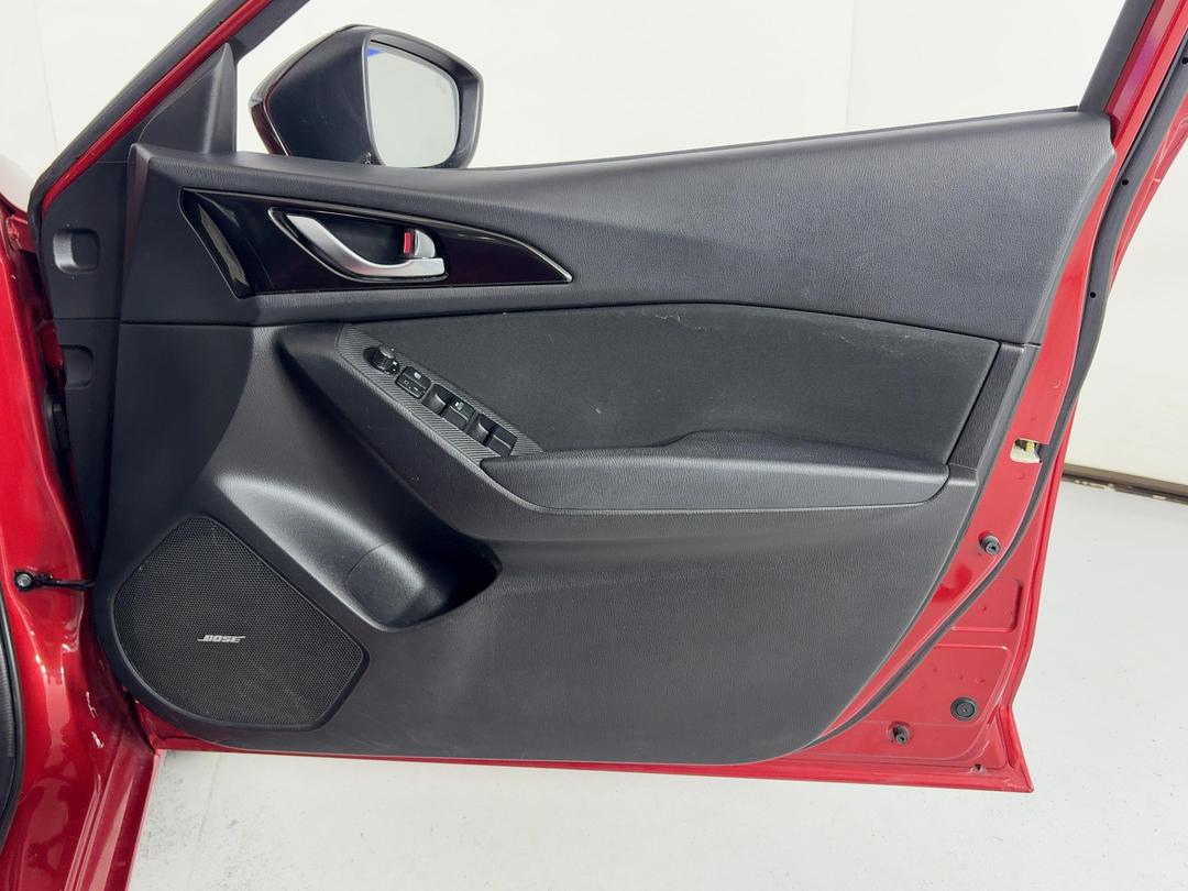 Photo '15' of Mazda Axela