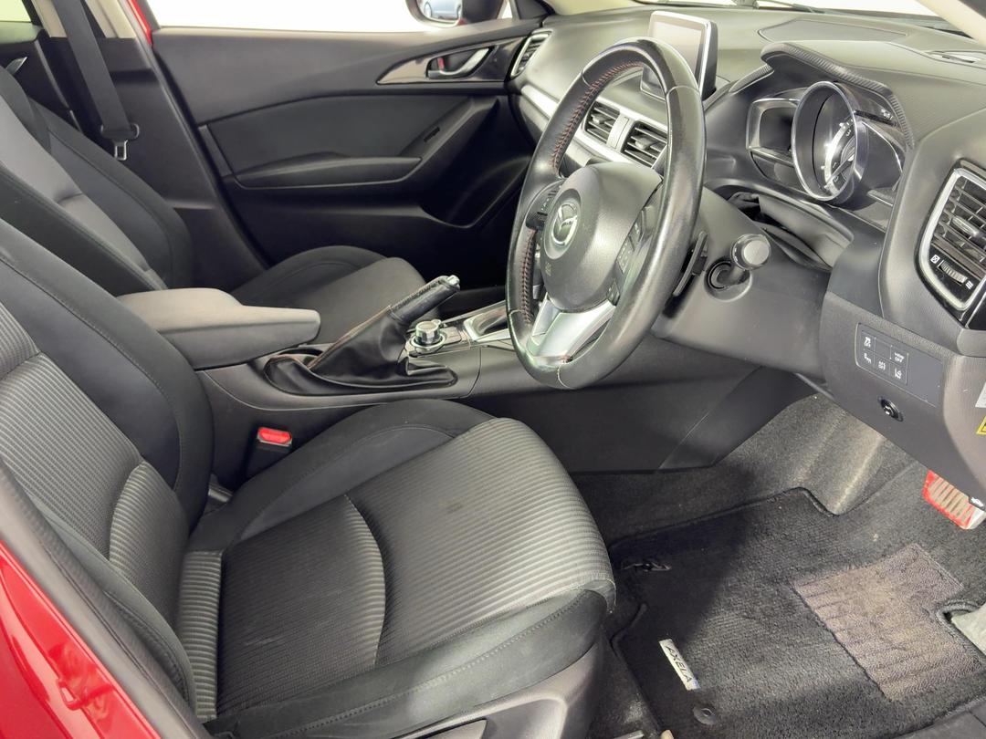 Photo '16' of Mazda Axela