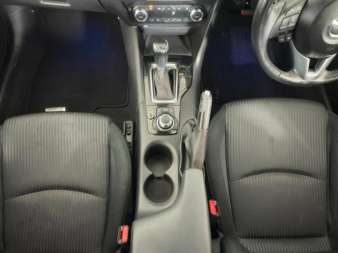 Photo '18' of Mazda Axela