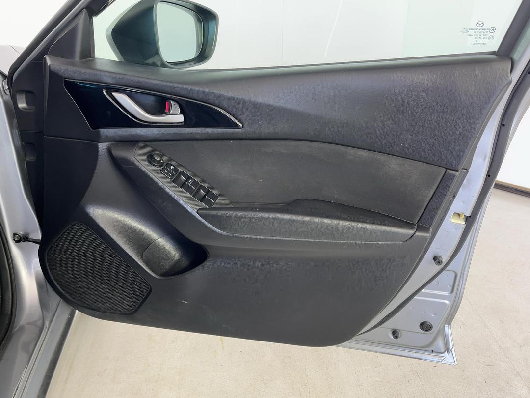 Photo '15' of Mazda Axela