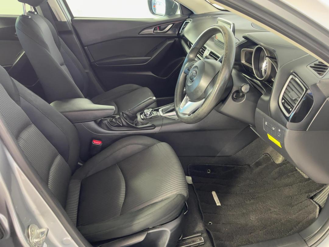 Photo '16' of Mazda Axela