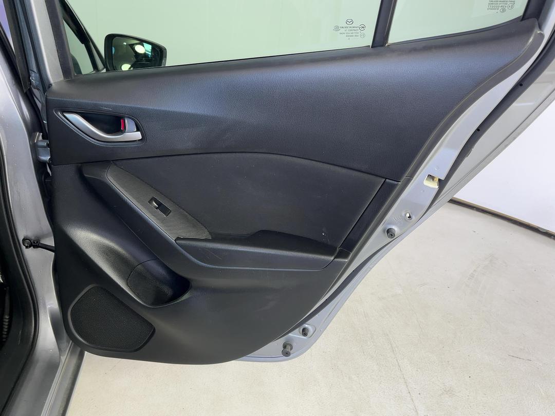Photo '19' of Mazda Axela