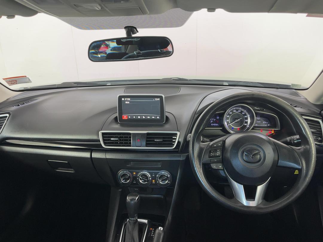 Photo '17' of Mazda Axela