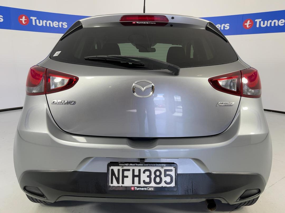 Photo '6' of Mazda Demio