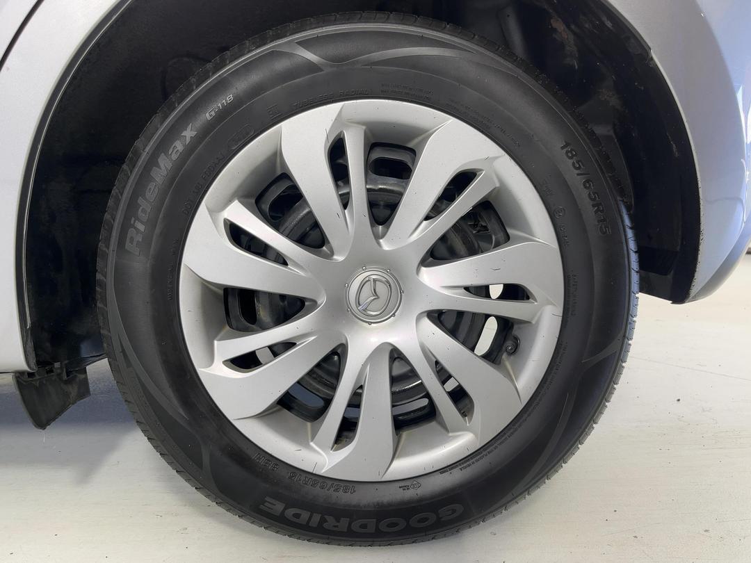 Photo '11' of Mazda Demio