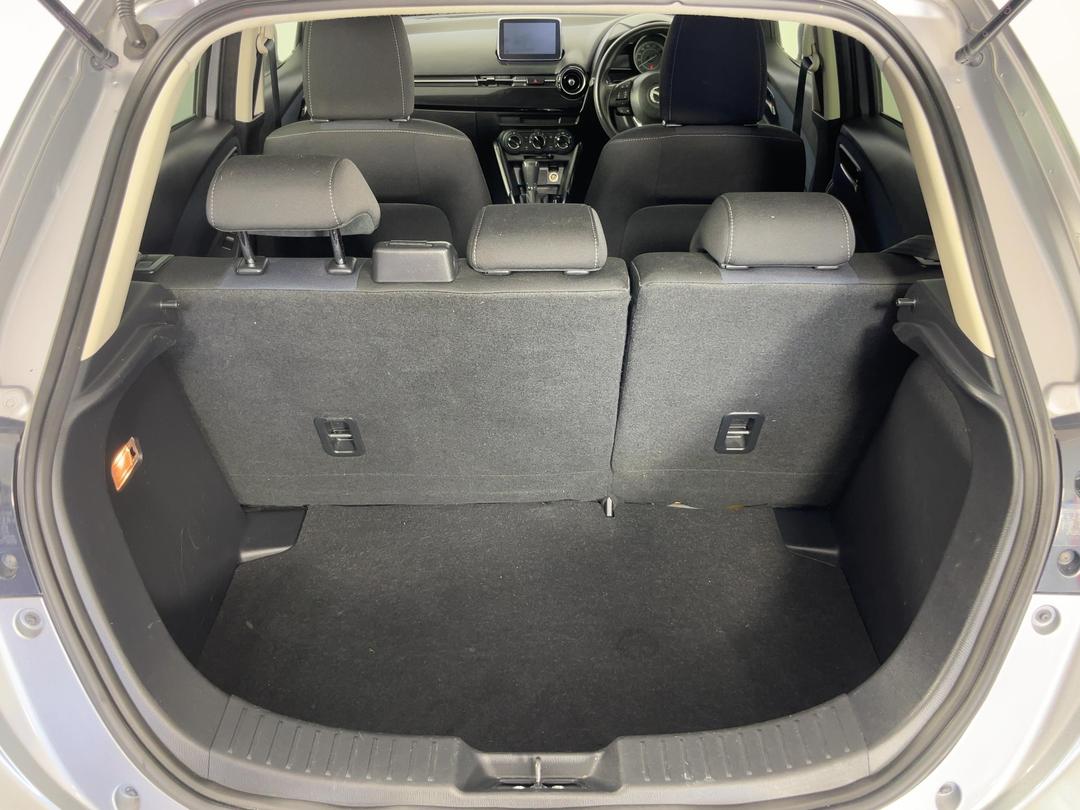 Photo '14' of Mazda Demio