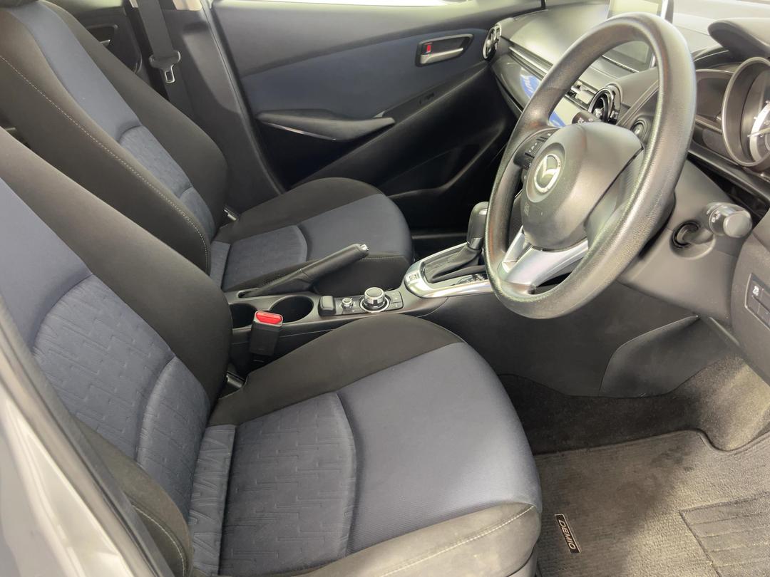 Photo '16' of Mazda Demio