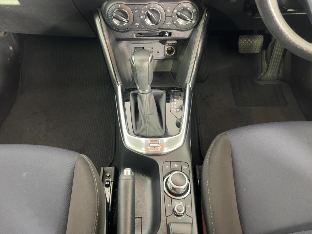Photo '18' of Mazda Demio