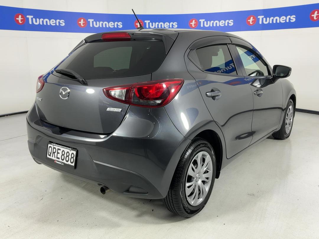 Photo '7' of Mazda Demio