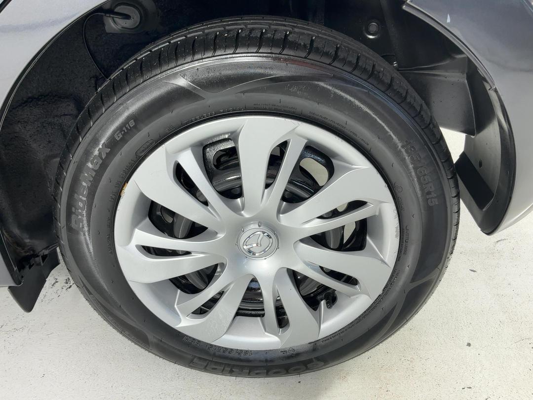 Photo '11' of Mazda Demio