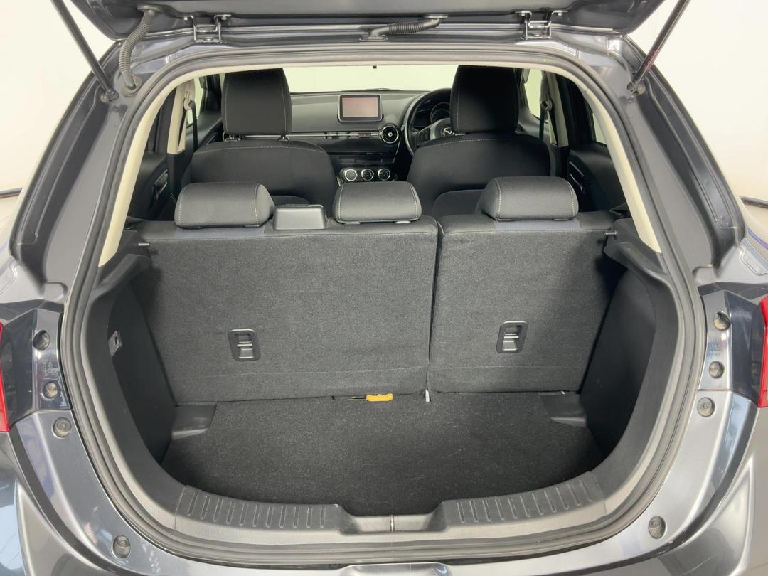 Photo '14' of Mazda Demio