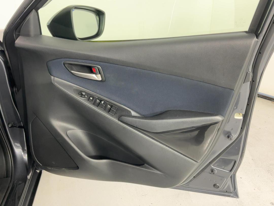 Photo '15' of Mazda Demio