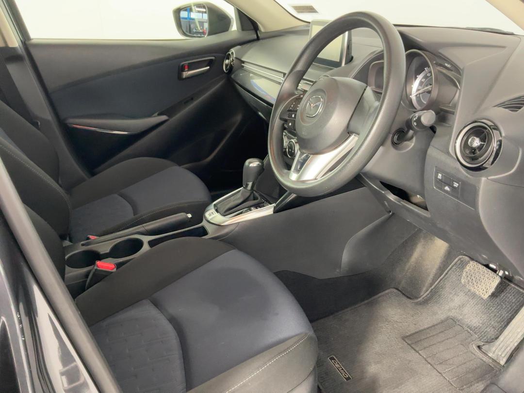 Photo '16' of Mazda Demio