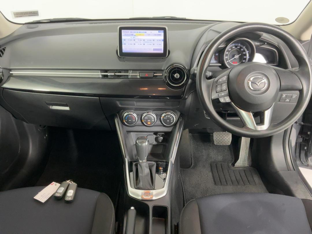Photo '17' of Mazda Demio