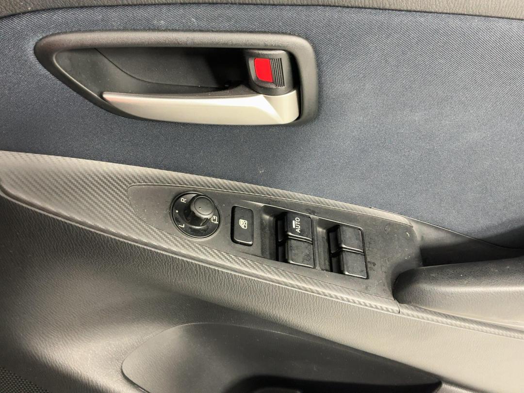 Photo '24' of Mazda Demio