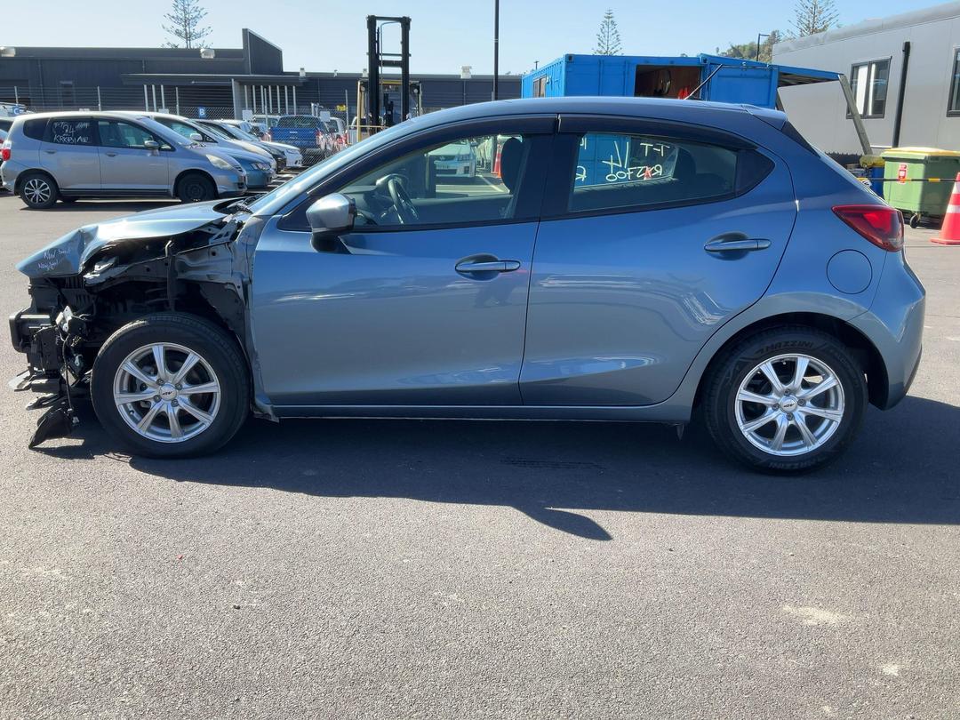 Photo '5' of Mazda Demio