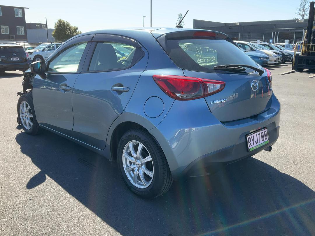 Photo '6' of Mazda Demio