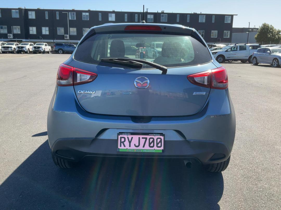 Photo '7' of Mazda Demio