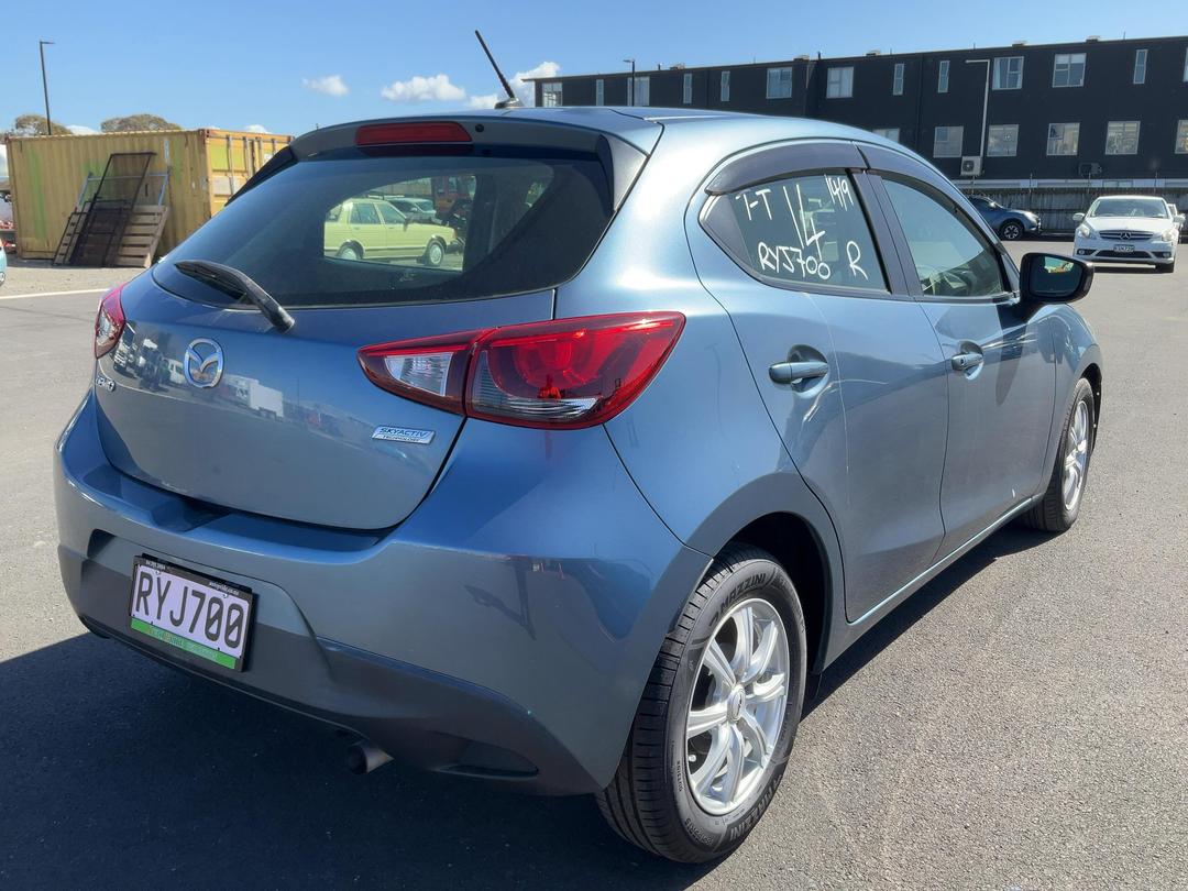 Photo '8' of Mazda Demio