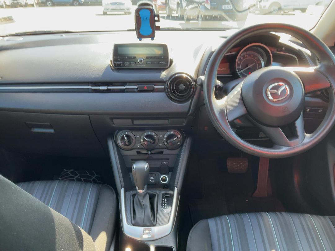 Photo '10' of Mazda Demio