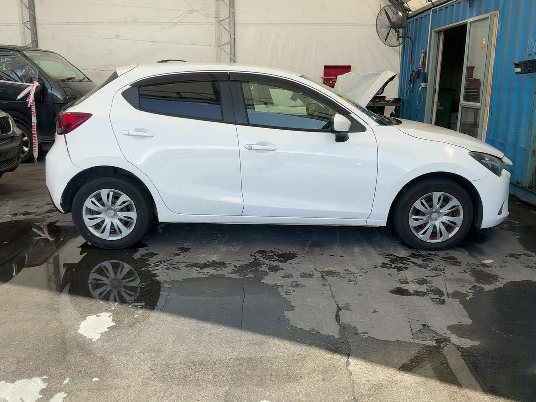 Photo '8' of Mazda Demio Photo '8' of Mazda Demio