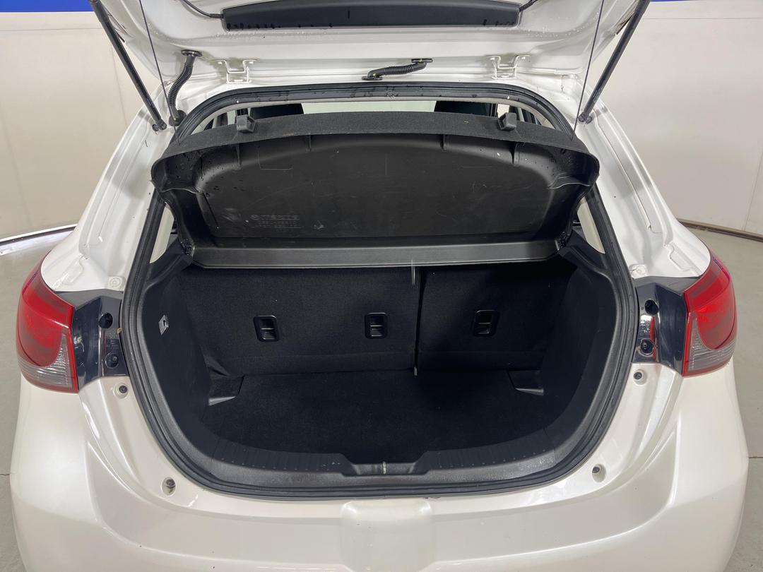 Photo '14' of Mazda Mazda2