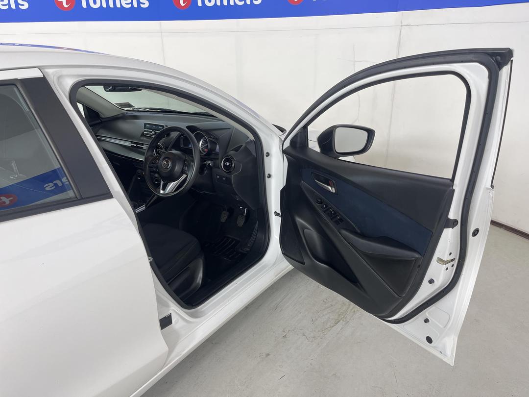 Photo '15' of Mazda Mazda2