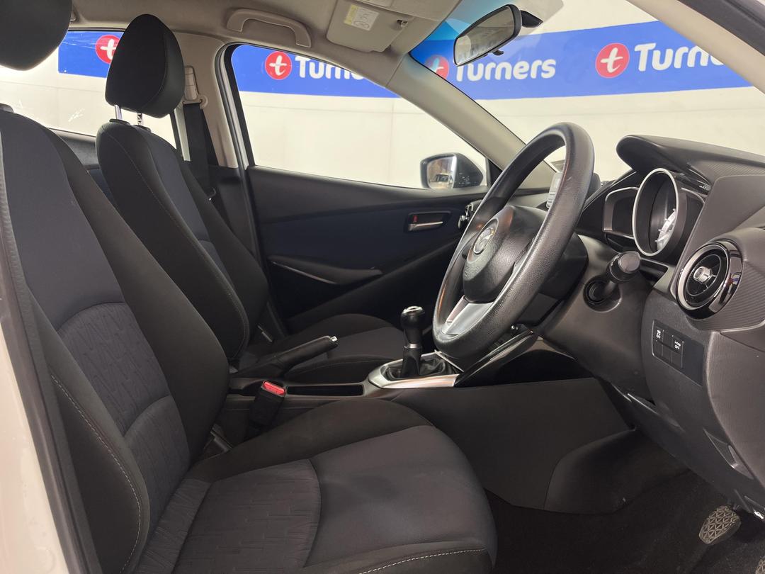 Photo '16' of Mazda Mazda2