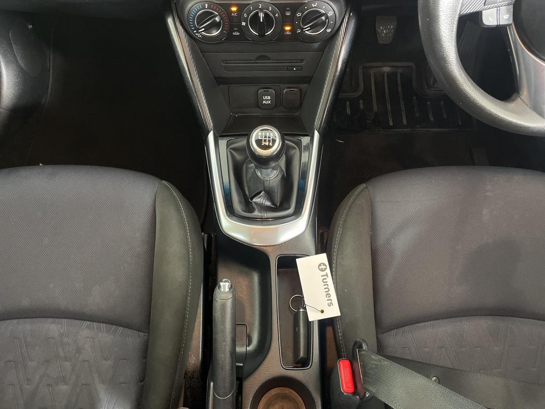 Photo '23' of Mazda Mazda2