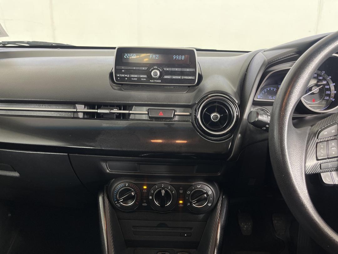 Photo '18' of Mazda Mazda2