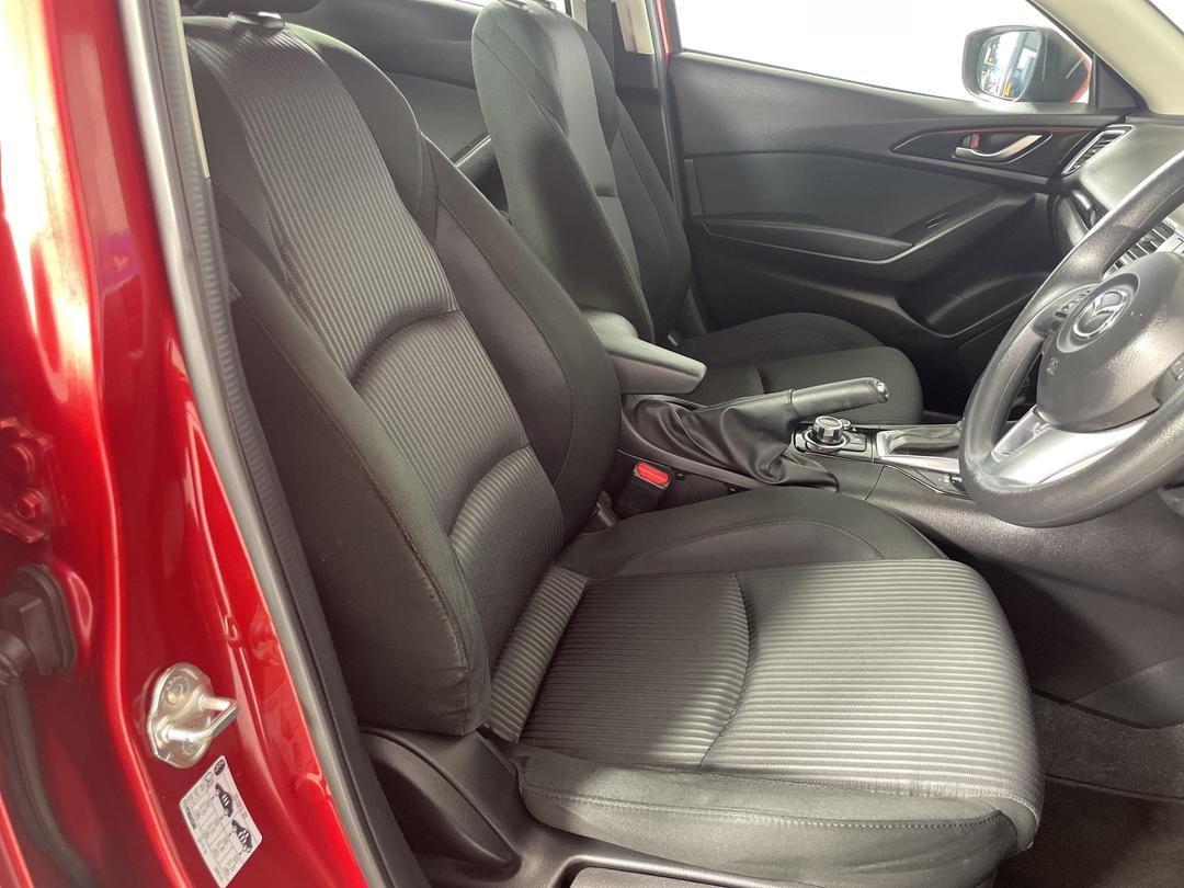 Photo '16' of Mazda Mazda3