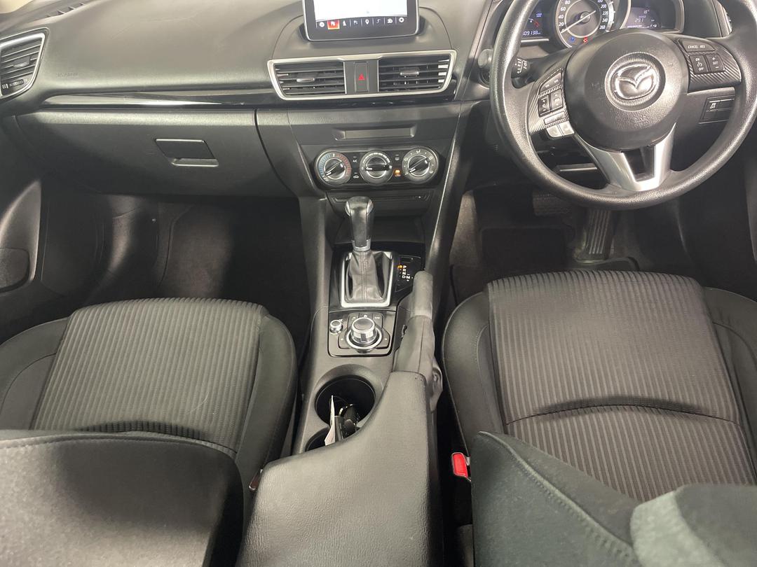 Photo '18' of Mazda Mazda3