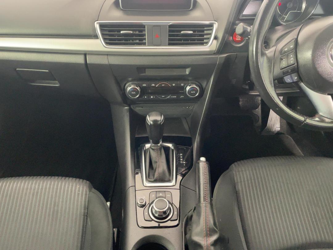 Photo '18' of Mazda Mazda3