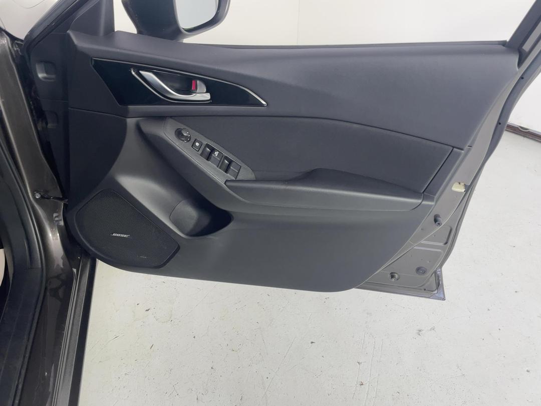 Photo '15' of Mazda Mazda3
