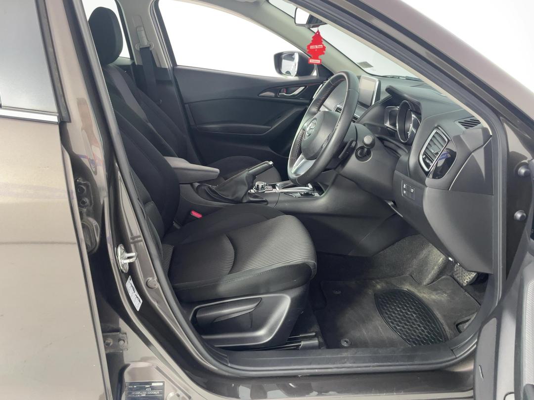 Photo '16' of Mazda Mazda3