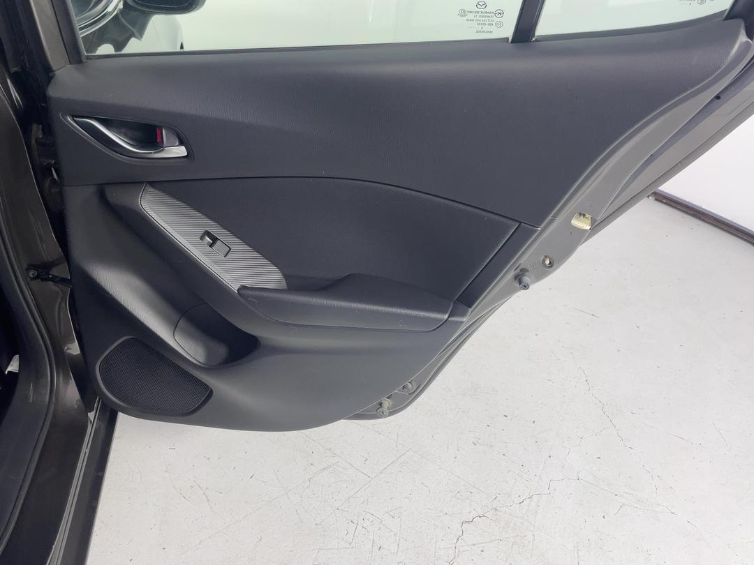 Photo '19' of Mazda Mazda3