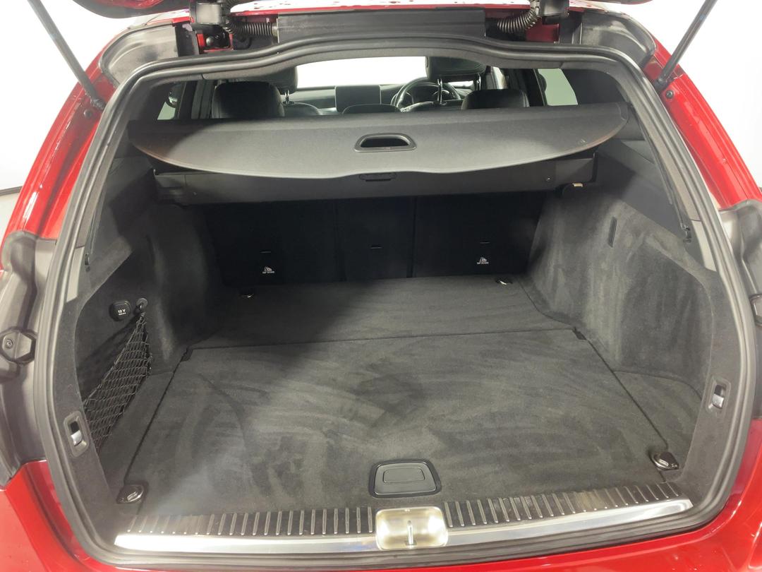 Photo '14' of Mercedes-Benz C-Class