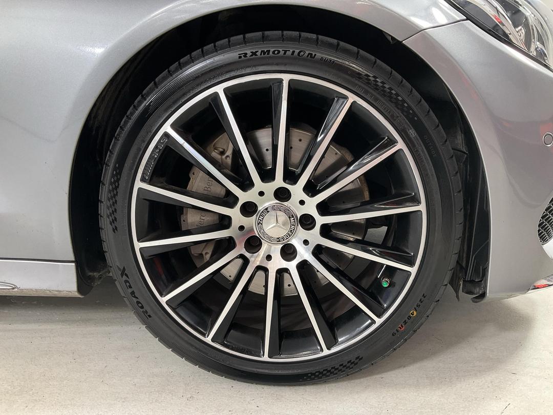 Photo '9' of Mercedes-Benz C-Class