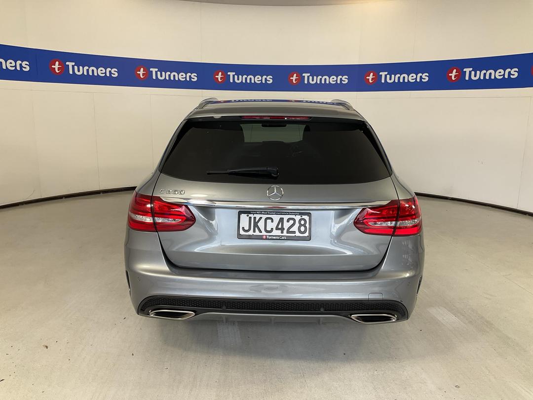 Photo '6' of Mercedes-Benz C-Class