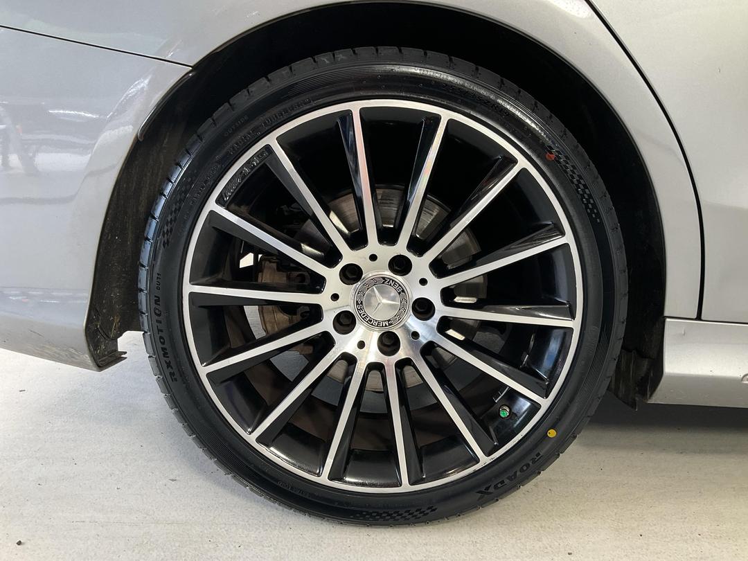 Photo '12' of Mercedes-Benz C-Class