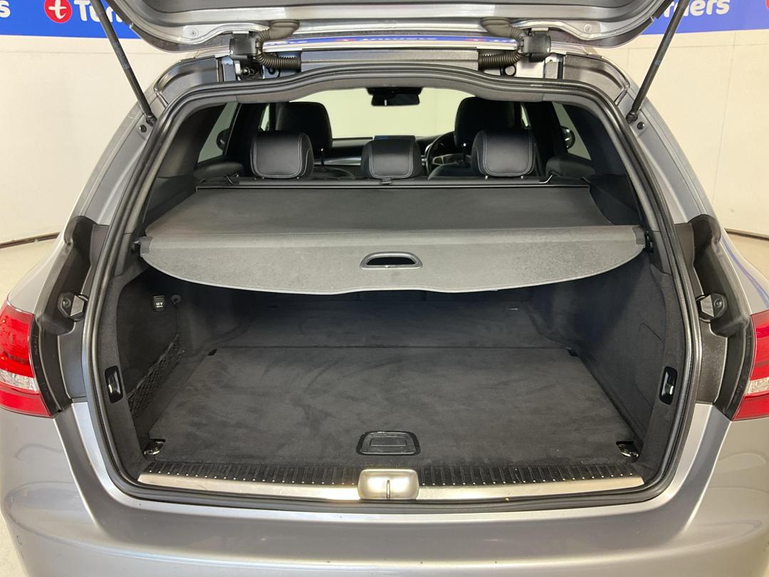 Photo '14' of Mercedes-Benz C-Class