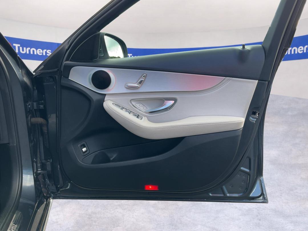 Photo '15' of Mercedes-Benz C-Class