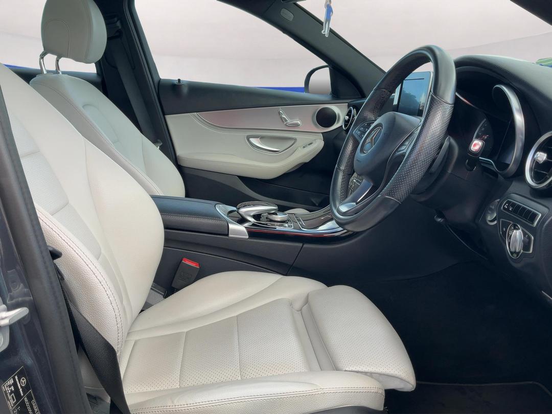 Photo '16' of Mercedes-Benz C-Class