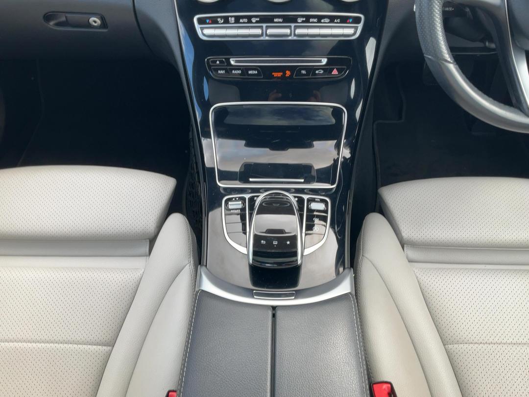 Photo '18' of Mercedes-Benz C-Class
