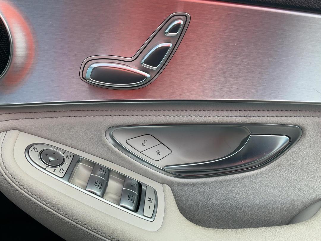 Photo '25' of Mercedes-Benz C-Class